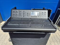 Midas M32 digitale mengtafel in flightcase als nieuw